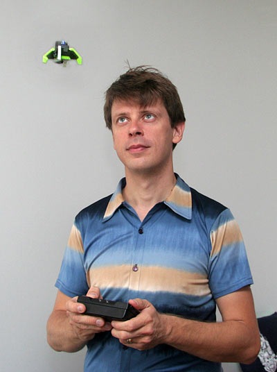 a50ac_microfly_UFO_flying