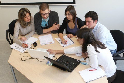 estudiantes-en-grupo