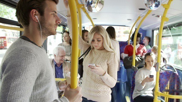 hablar en el autobus